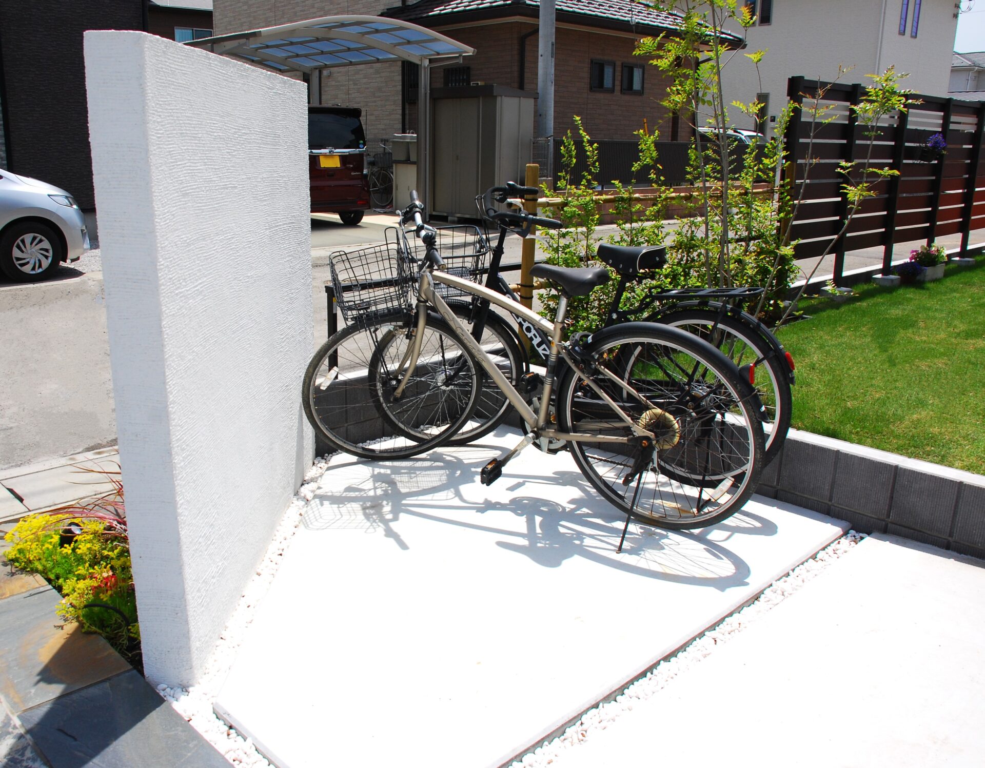 鴻巣市のシンプル外構の自転車置き場の施工事例