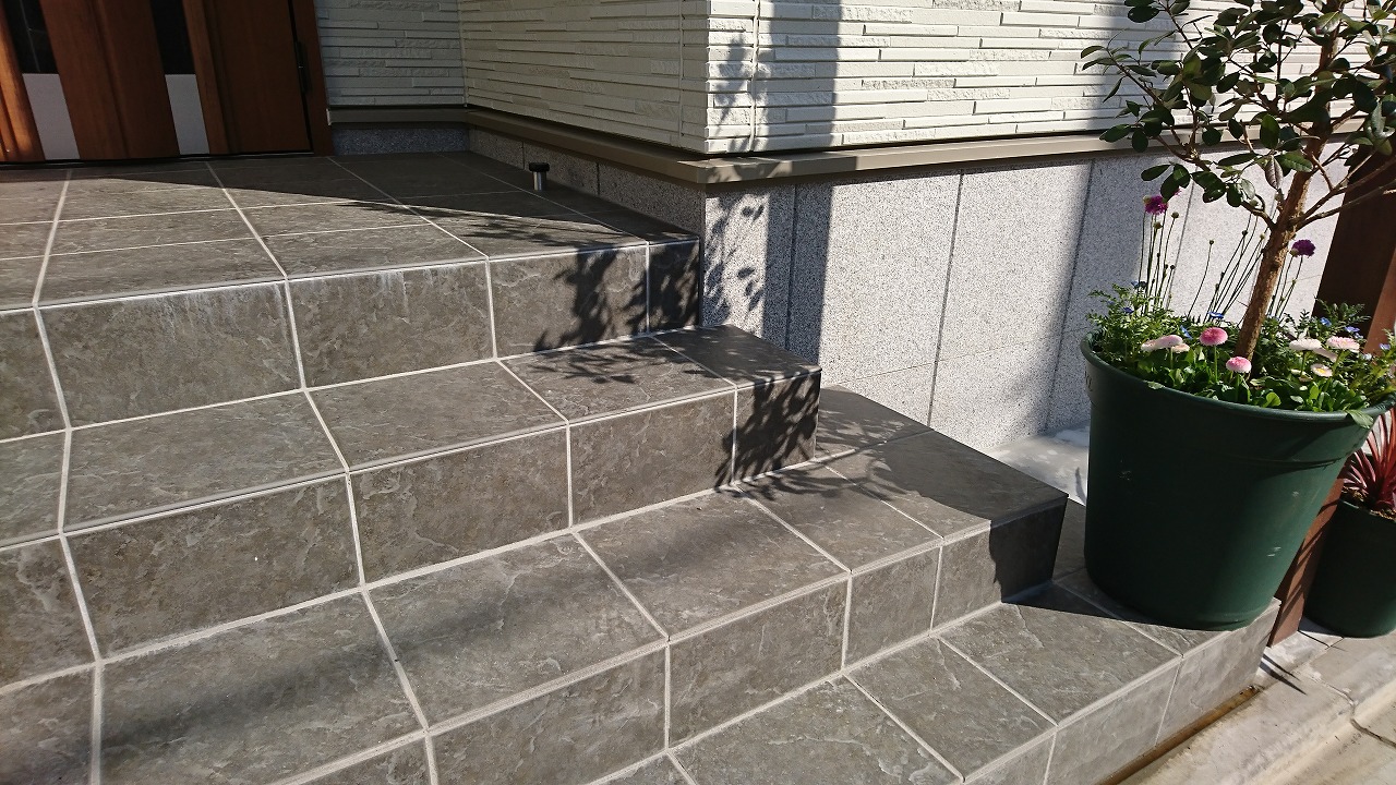 熊谷市のシンプル外構の玄関ポーチの施工事例