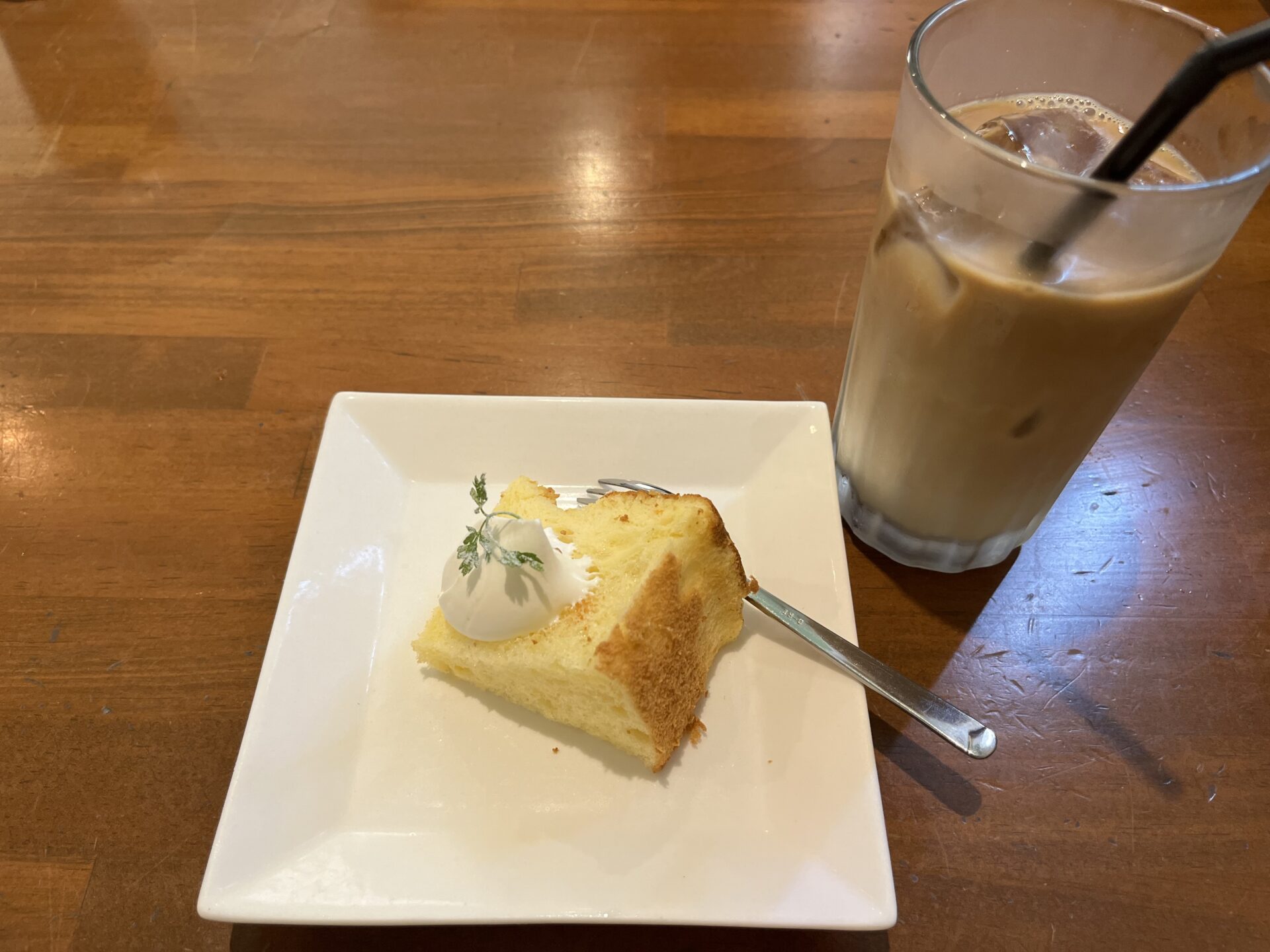 アンズのシフォンケーキ