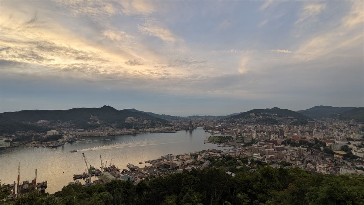 鍋冠山（なべかんむりやま）からの夜景