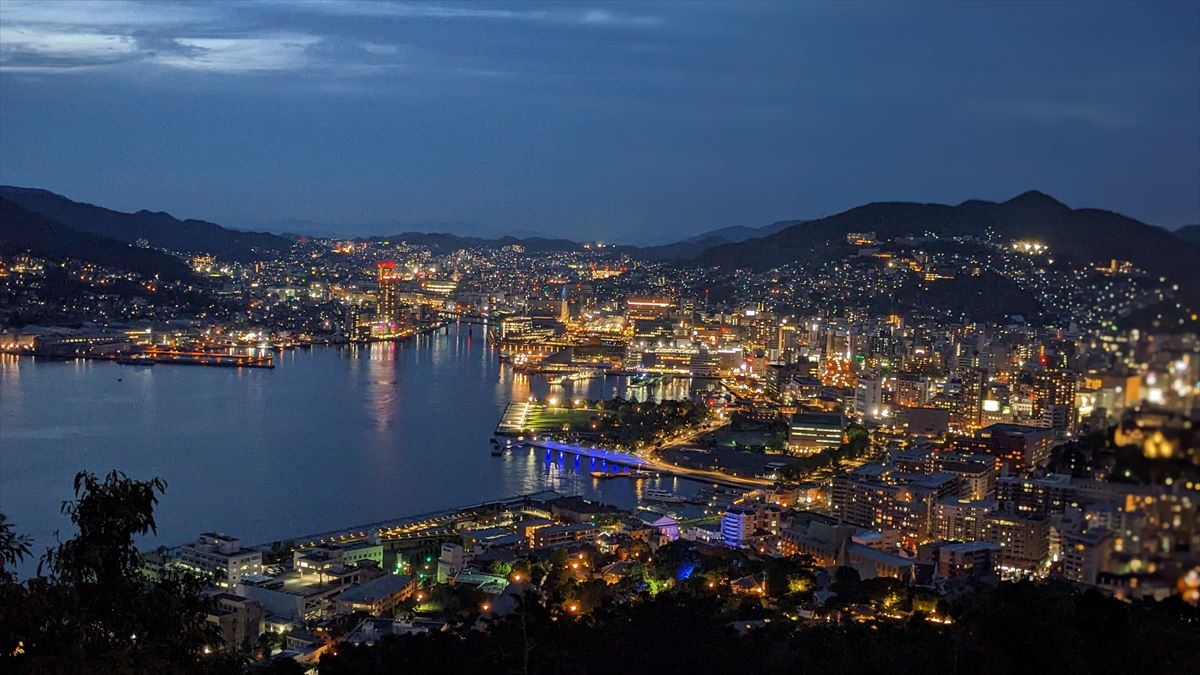 鍋冠山（なべかんむりやま）からの夜景